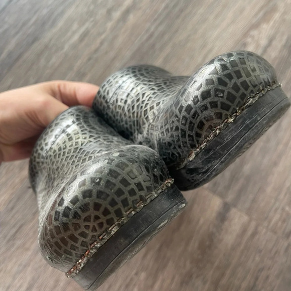Dansko | Mosaic Patent Leather Clogs Size 38 - Picture 5 of 6